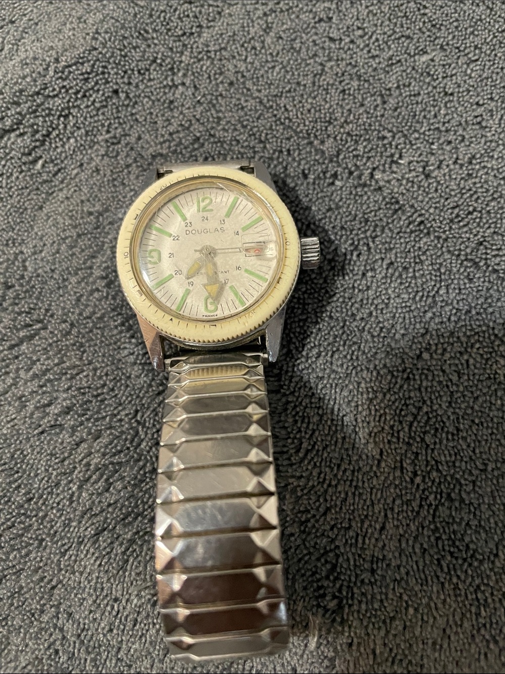 Douglas Vintage Skin Diver Mechanical Men's Silver-Tone Watch